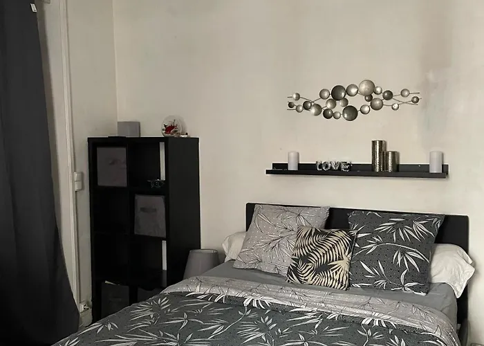 Au Bas De Montmartre ! * Paris