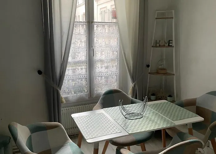 Apartment Au Bas De Montmartre !