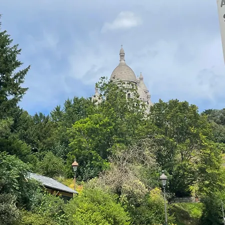 Au Bas De Montmartre !